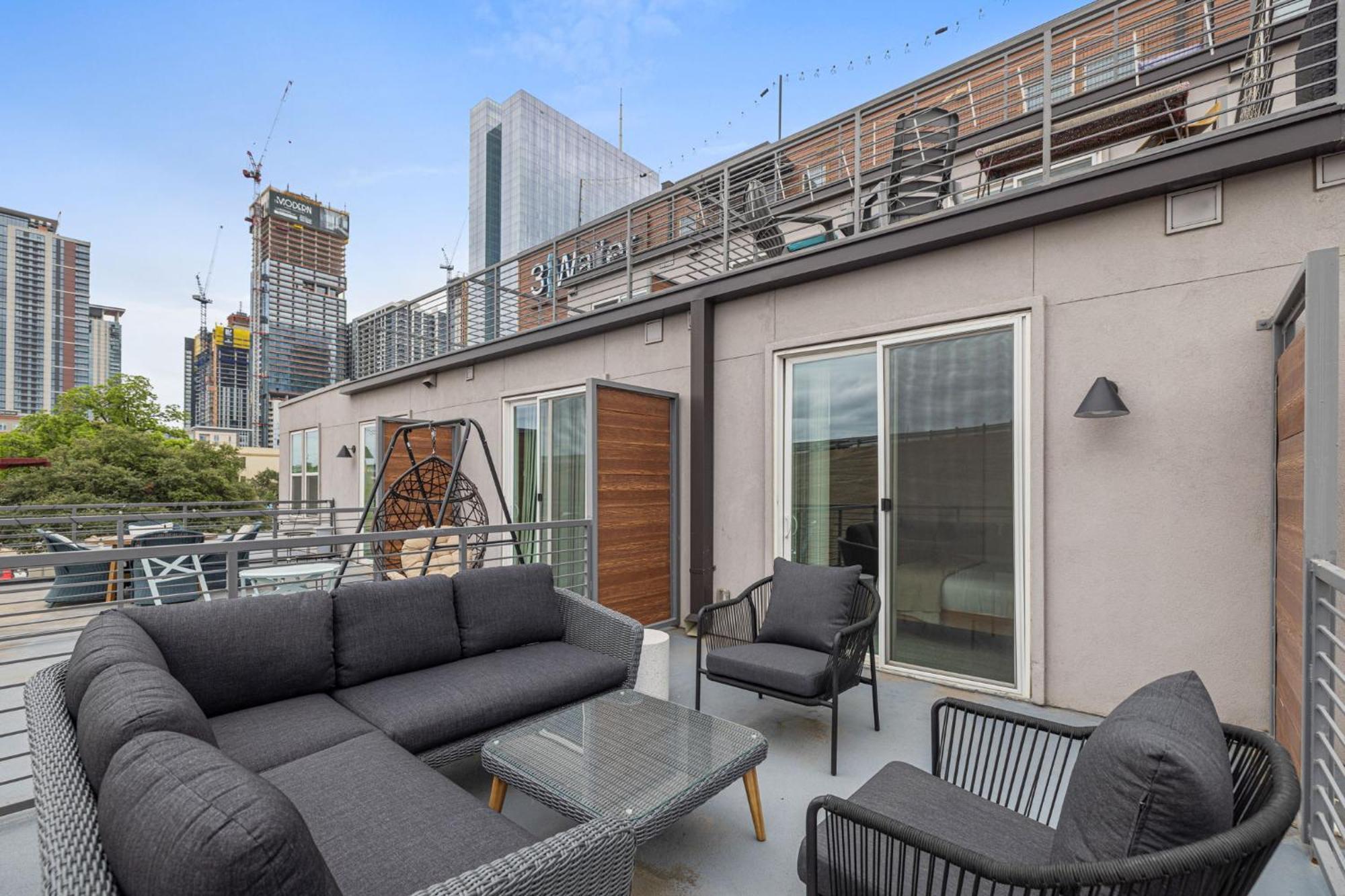Placemakr Downtown Austin Room photo